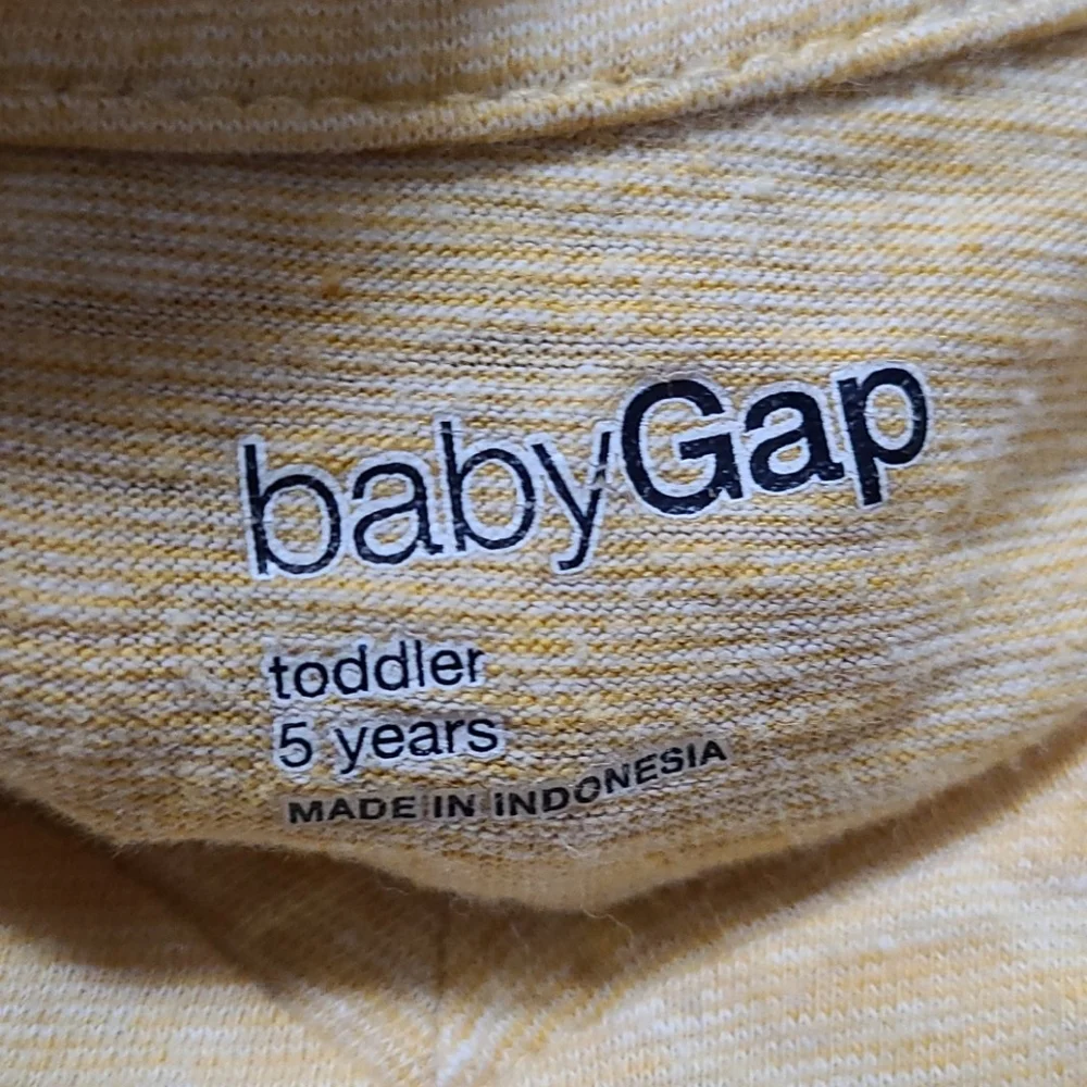Baby Gap t-shirt 5T